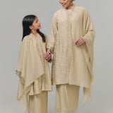 SEROJA Kebarung Girl - Hazel Brown